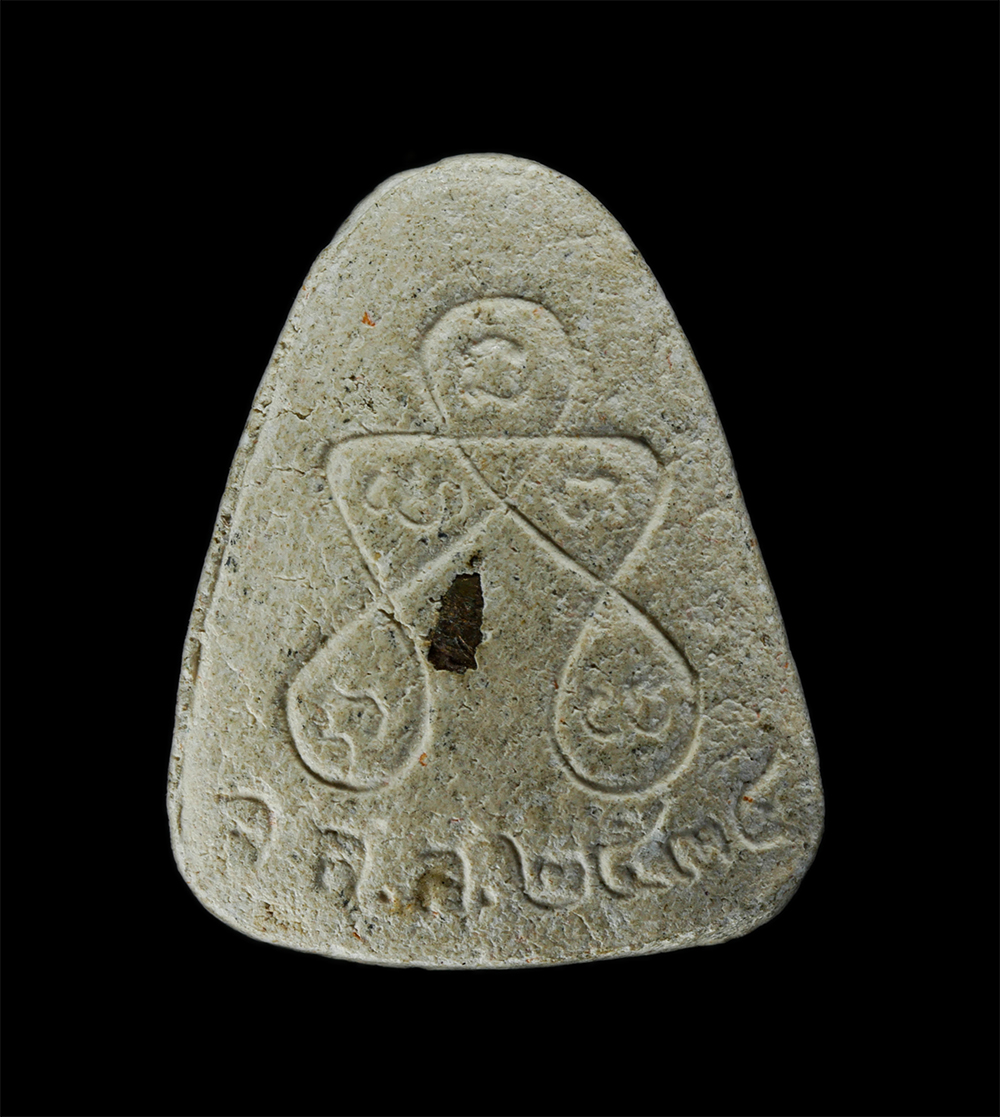 23Jul24 (192)p.jpg - พระปิดตาหลวงปู่บุดดา ถาวโร วัดกลางชูศรีเจริญสุข จ.สิงห์บุรี พ.ศ.2534 เนื้อผงพุทธคุณ ผงว่าน ฝังพลอยเสก พระเก่าสวย มวลสารดี น่าเก็บสะสมบูชา | https://kamulet.in.th